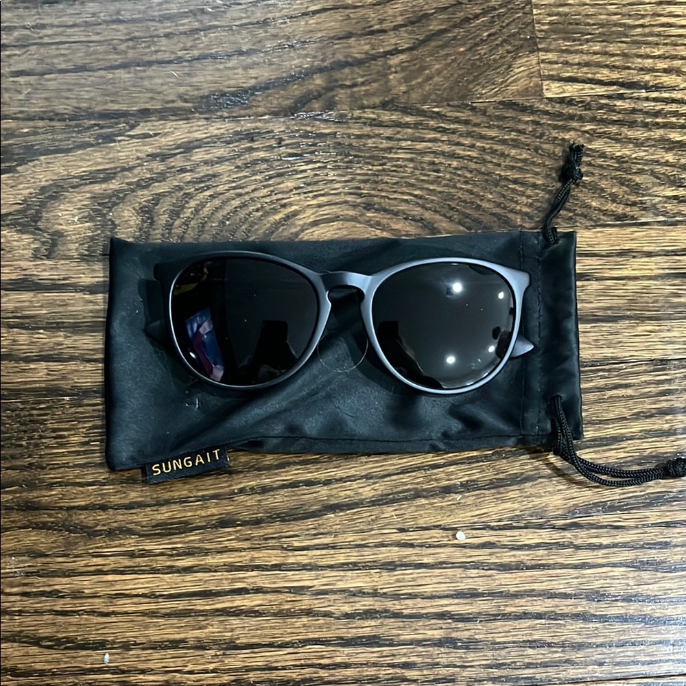 Sungait Black Sunglasses with Pouch